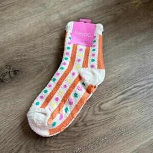 NWT BANDO Fuzzy‎ Socks Size 6-10